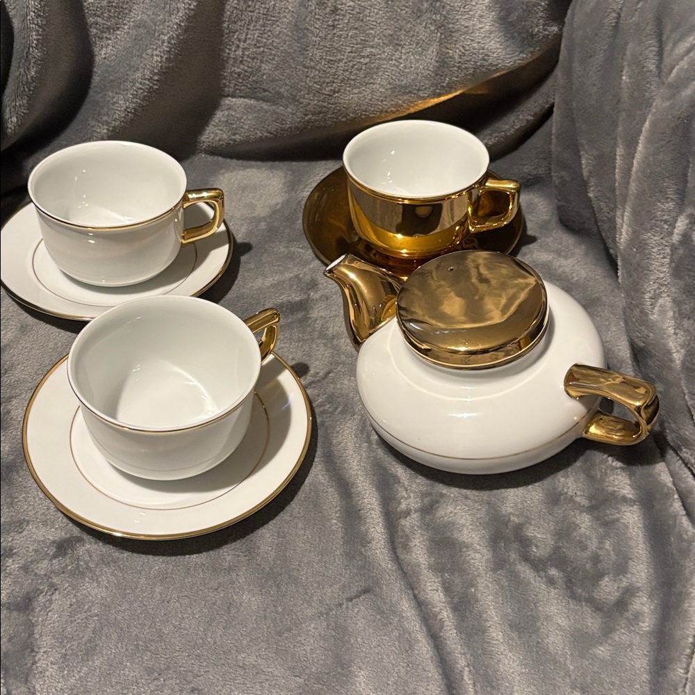 Mensa gold and white porcelain tea set